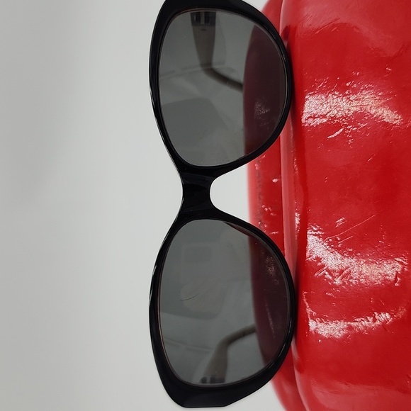 Elizabeth Arden Black Sunglasses‎ With Red Case
